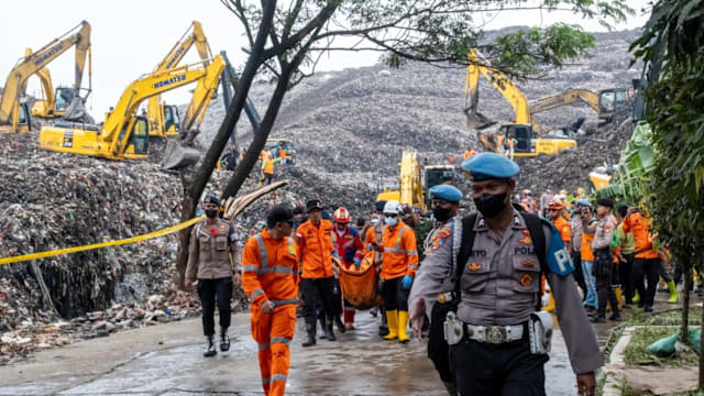 印尼垃圾场坍塌搜救行动结束 七人罹难