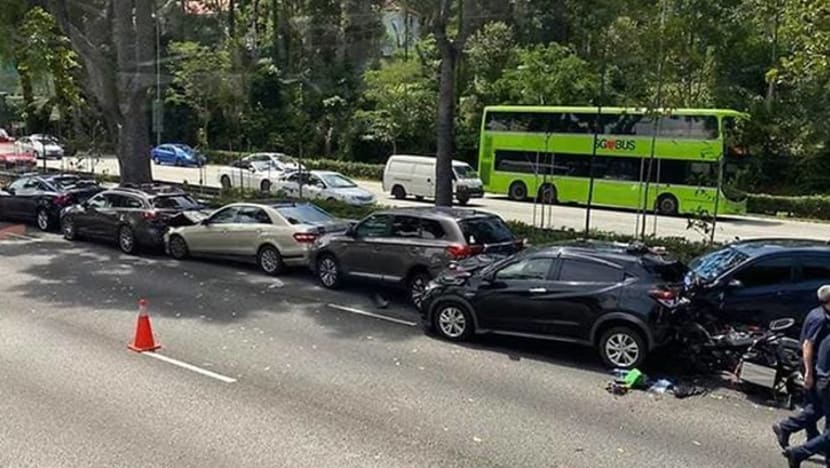 2 penunggang dibawa ke hospital ekoran kemalangan 8 kenderaan di AYE