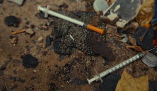 Kecanduan - Wabah Kartel Narkoba