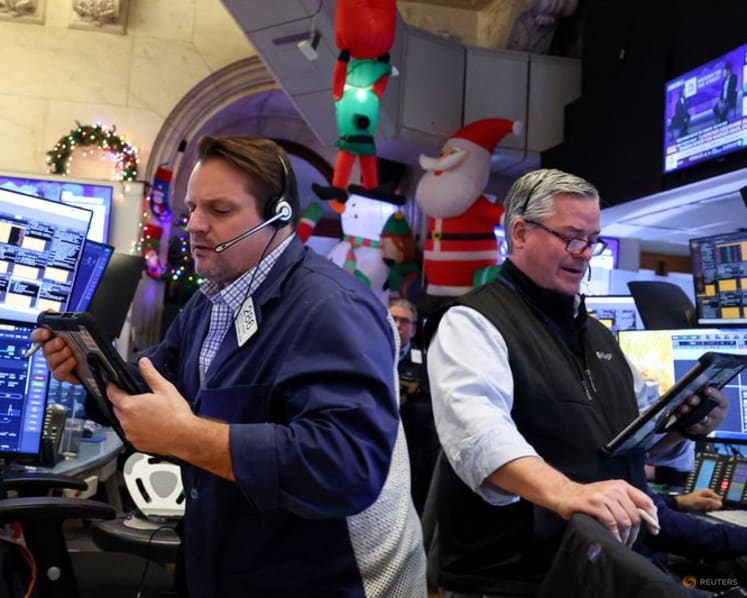 US yields, dollar edge up; investors eye Fed rate cut this week