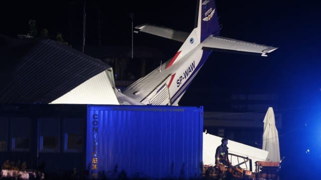 波兰小型飞机坠毁 五死至少七人受伤