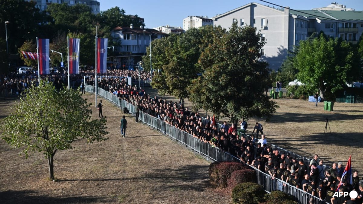 Crowds gather for war criminal Ratko Mladic's funeral in Belgrade