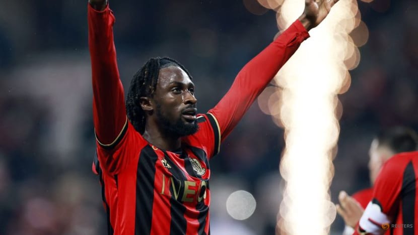 Villa sign forward Guessand from Nice