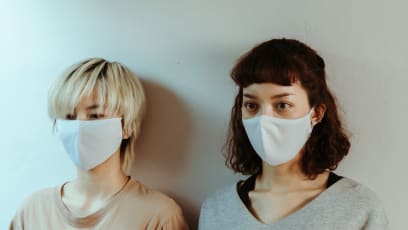 6 Tips To Avoid Smudging Your Make-Up On Your Mask