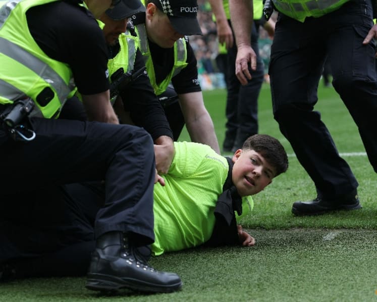 Hearts call for strong action after 'shameful' scenes at Celtic