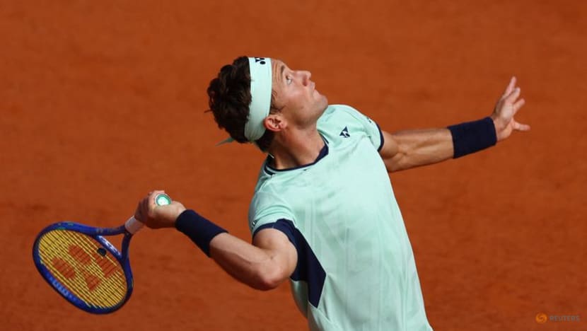 Ruud recovers from Rome mauling for winning start at French Open