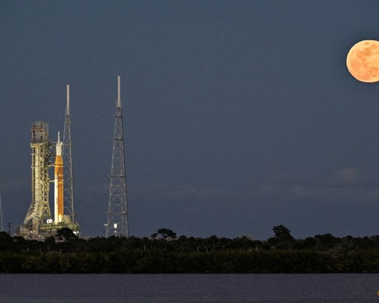 NASA eyes launch of astronaut moon mission after passing key test