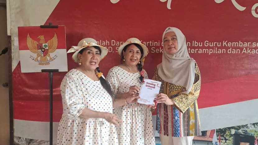 Dua pahlawan pendidikan: Keteladanan Ibu Guru Kembar beri pendidikan gratis untuk anak-anak miskin Dua pahlawan pendidikan: Keteladanan Ibu Guru Kembar beri pendidikan gratis untuk anak-anak miskin