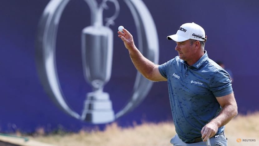 Fox feasts on birdies to grab joint lead at Open with record-equalling round