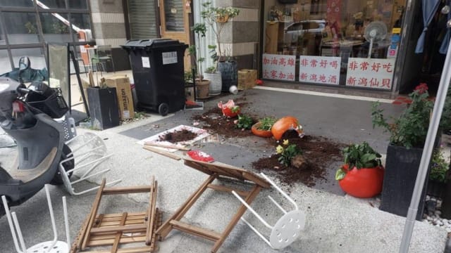 日籍店主卖饭团生意太好 台湾房东不满砸店