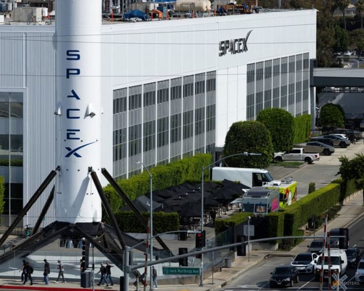 Exclusive-SpaceX refinanced debt with stopgap $20 billion loan before IPO filing