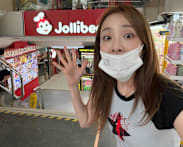 Philippines-raised K-pop star Sandara Park surprised to find Jollibee on Orchard Road, gets dinner there