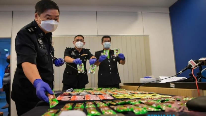 Polis Malaysia tahan suami isteri; hasilkan minuman segera bercampur dadah Polis Malaysia tahan suami isteri; hasilkan minuman segera bercampur dadah