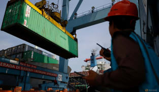 Setelah 72 bulan beruntun surplus, neraca perdagangan Indonesia defisit 