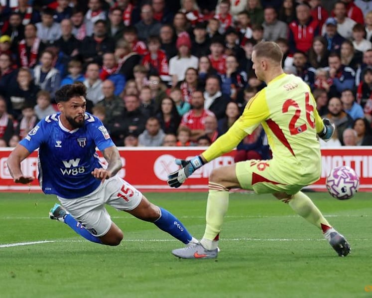 Sunderland will need masterclass against Arsenal, says le Bris