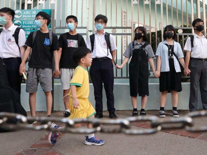 Secondary school students form a human chain in Tsuen Wan.