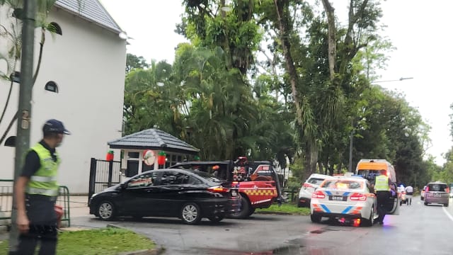 轿车第六道打滑失控 51岁男司机当场毙命
