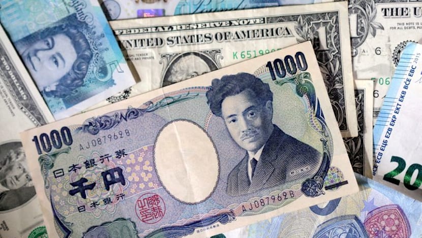 Dollar rally pauses on Iran deal hopes; yen edges back from intervention zone