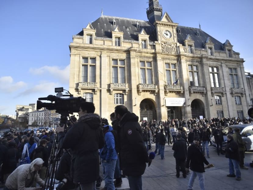 Two dead, seven arrested in Saint-Denis raid targeting Paris attack mastermind