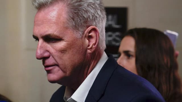 美国众议院前议长麦卡锡将辞去国会职务