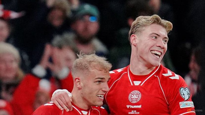 Isaksen double keeps alive Denmark's World Cup dream