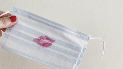 3 Ways To Avoid Lipstick Stains On Your Mask