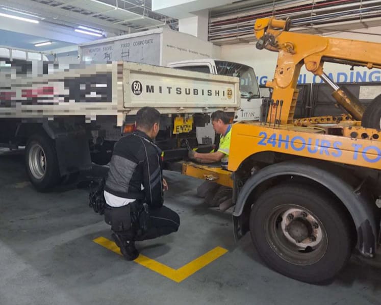 Two lorries towed for not complying with speed limiter requirements after Jul 1 deadline