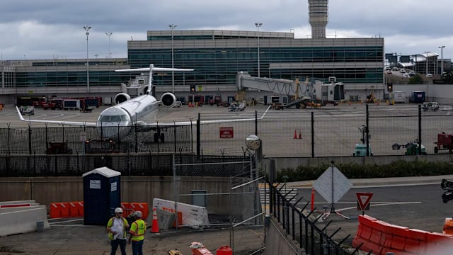 美国政府停摆期间多次缺勤空管员或被开除