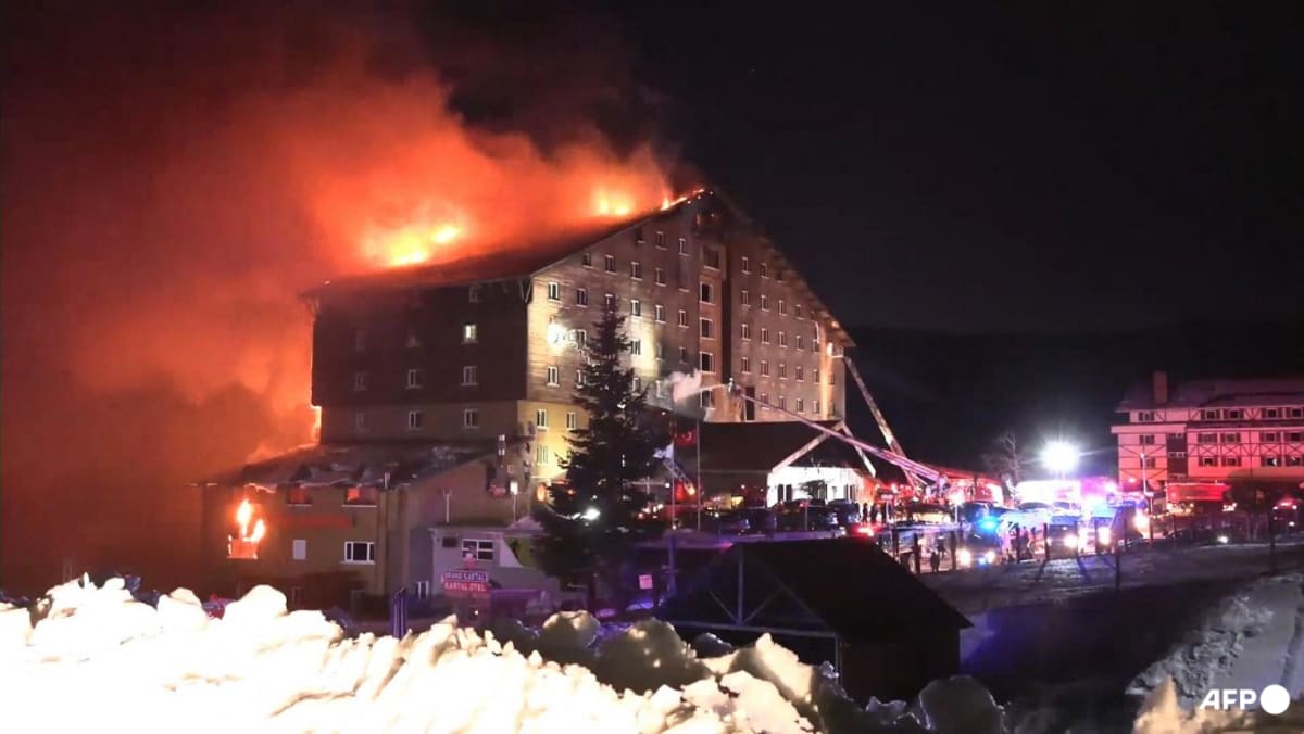 Fire at Türkiye ski resort hotel kills 10, injures 32