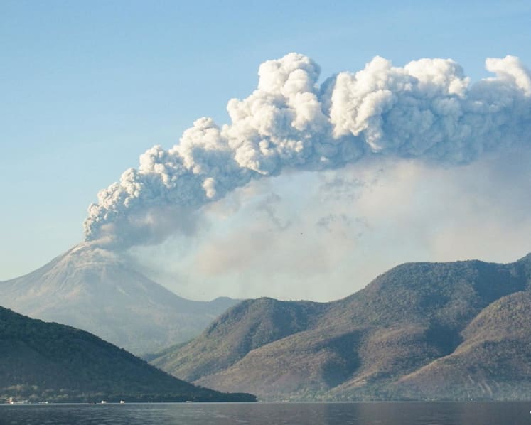 Airlines around Asia ground Bali flights due to ash from erupting volcano