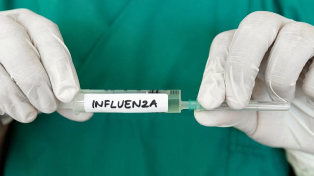 艺人大S流感引发肺炎去世 专家：最好注射疫苗