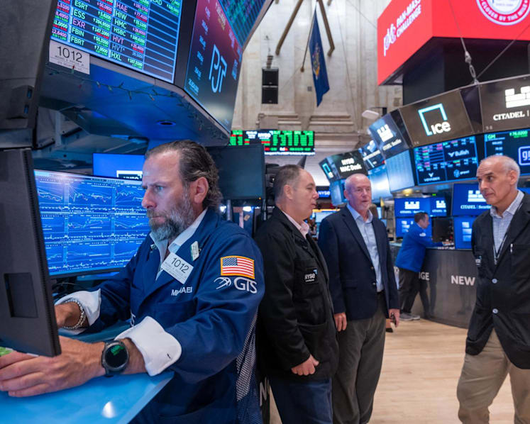 Stocks rise despite climbing oil prices