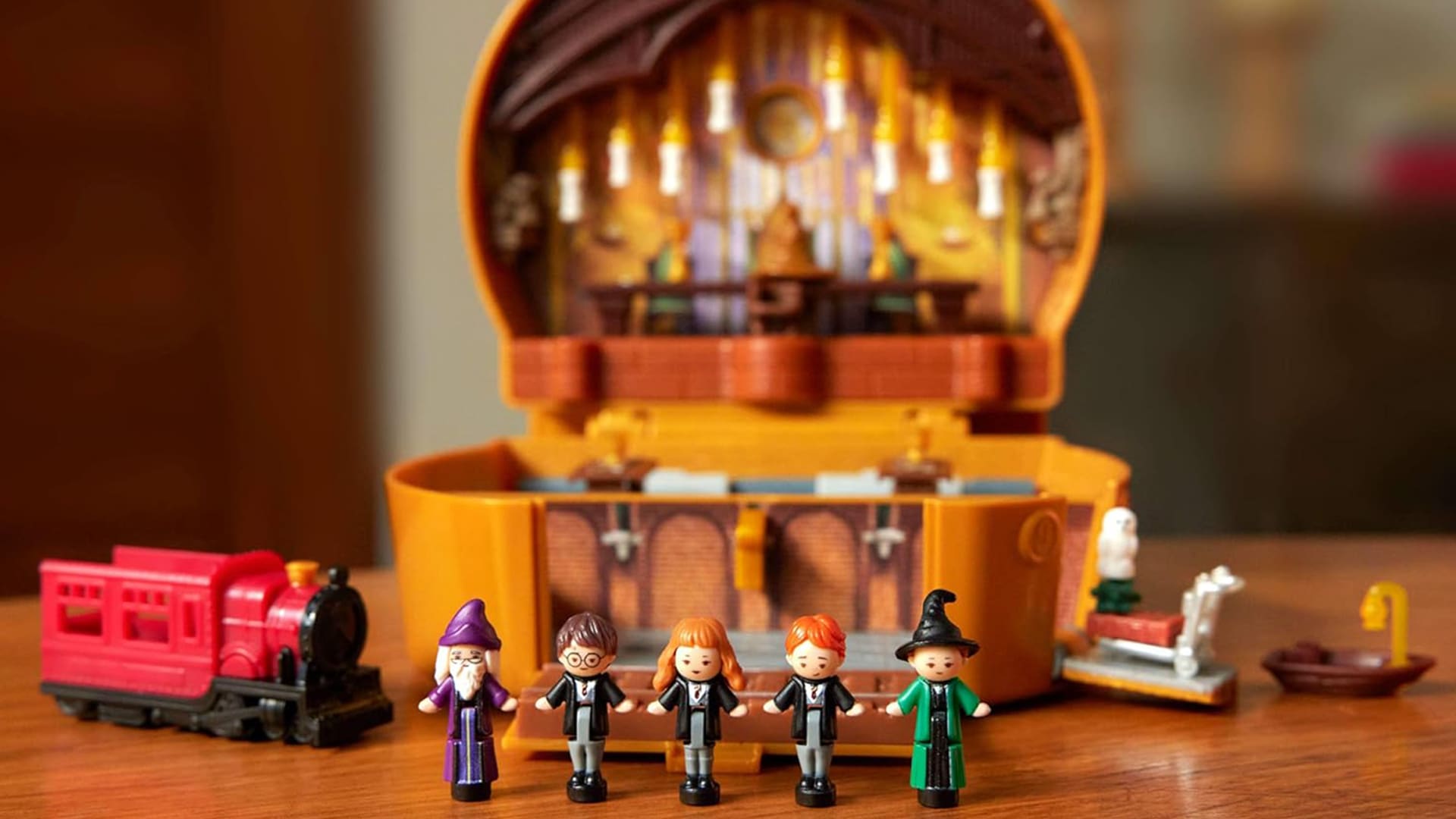 Polly Pocket Now Has A Harry Potter Themed Collector Set Has Hogwarts Express Sorting Hat Iconic Scenes From The Movies 8days