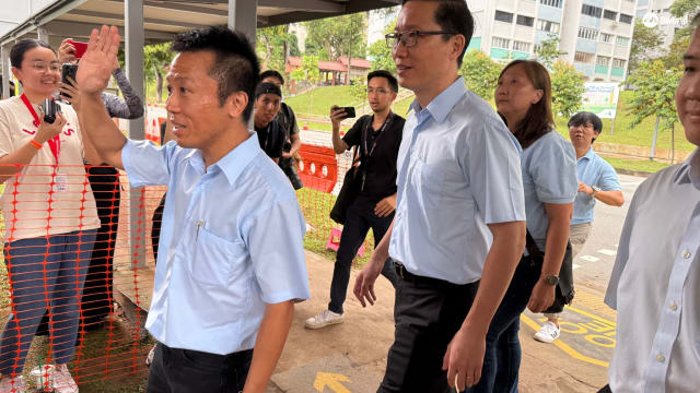 【GE2025】工人党副组织秘书陈广顺与两名新人抵达德义中学