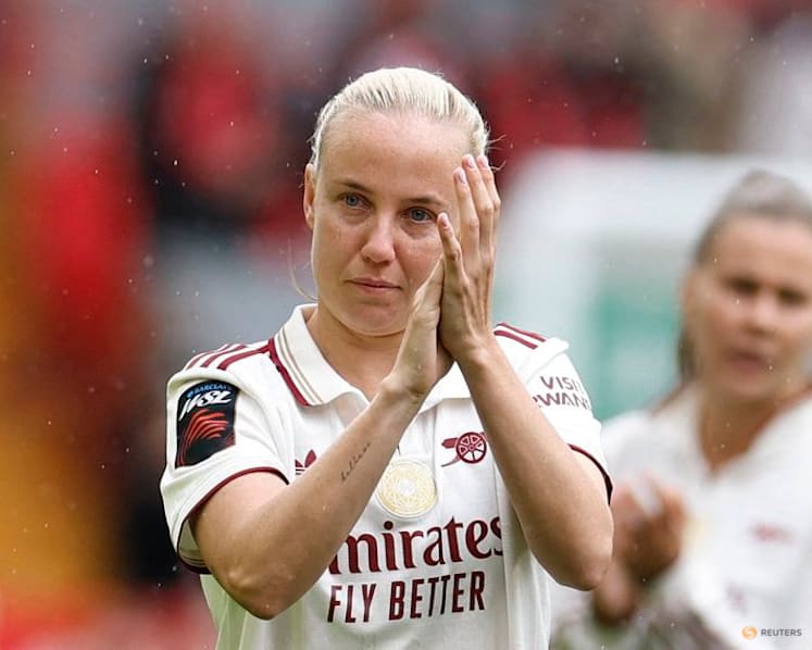 WSL champions City sign Mead on three-year deal