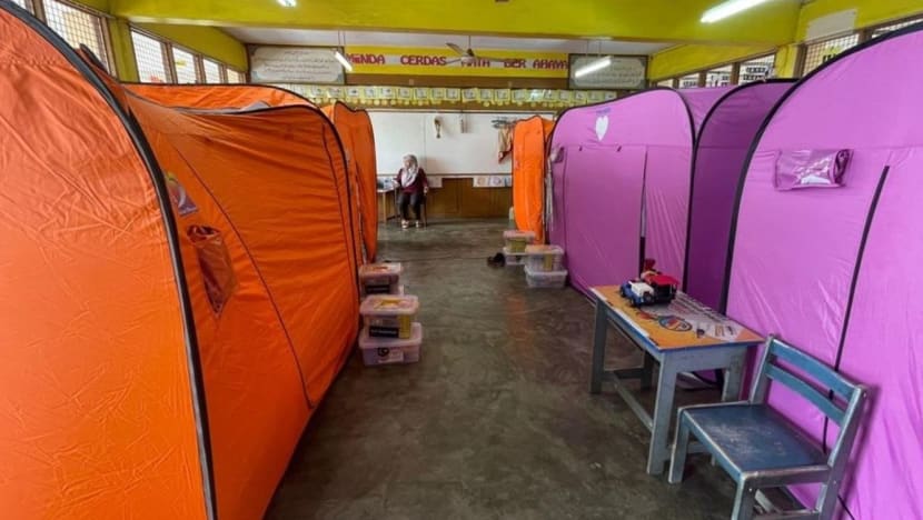 Lebih 100 penduduk Kampung Sungai Tiram di JB dipindah susulan banjir kilat Lebih 100 penduduk Kampung Sungai Tiram di JB dipindah susulan banjir kilat