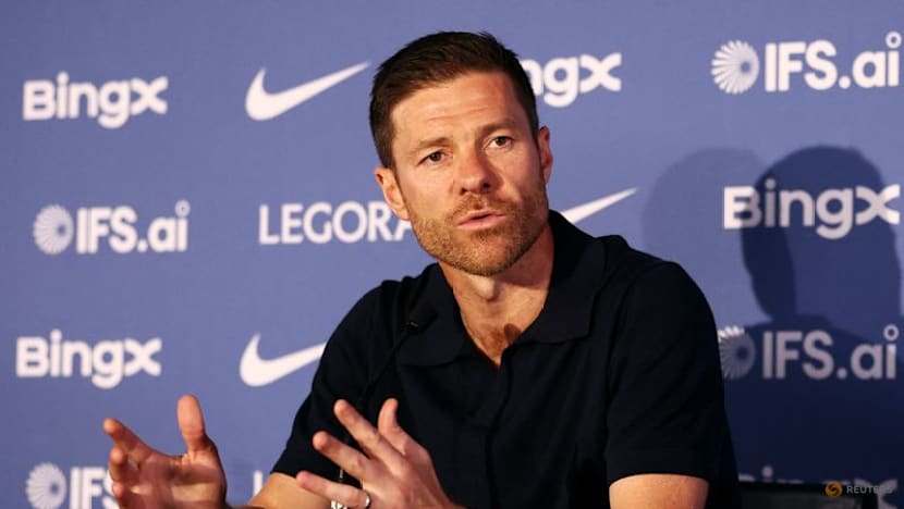 Chelsea's new boss Alonso demands hunger and passion ahead of Premier League campaign