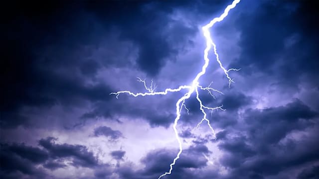 雷电来临前须知！一个举动可降低遭雷击风险