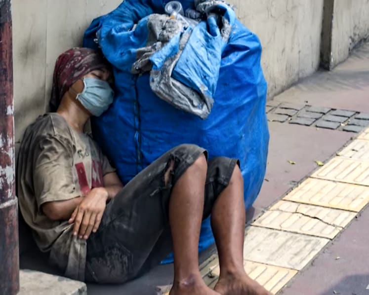 Poverty runs a thread through Indonesia as COVID-19 puts millions on the brink