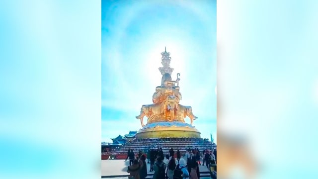 罕见美景！中国峨眉山金顶惊现巨型日晕 耀眼壮观