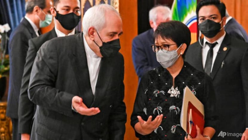 Iran, Indonesia foreign ministers discuss trade, economy
