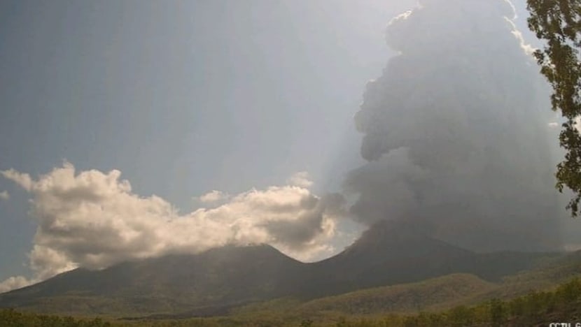 Awan panas Gunung Lewotobi Laki-Laki, maskapai Australia batalkan penerbangan ke Bali Awan panas Gunung Lewotobi Laki-Laki, maskapai Australia batalkan penerbangan ke Bali