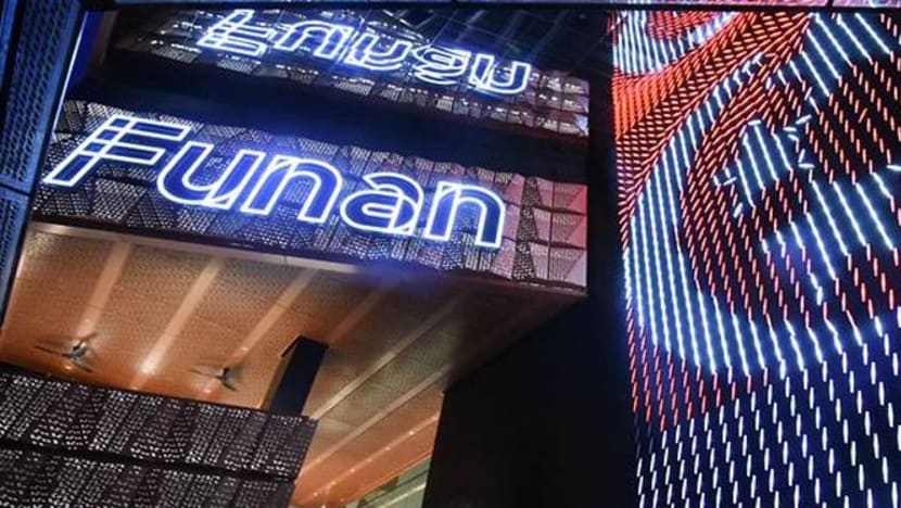 Laluan pejalan kaki bawah tanah Stesen MRT City Hall-Funan Mall akan dibuka bulan ini Laluan pejalan kaki bawah tanah Stesen MRT City Hall-Funan Mall akan dibuka bulan ini