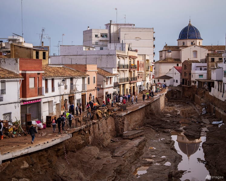 Crashing waves in a hilltop village, a night of terror from Spain's floods