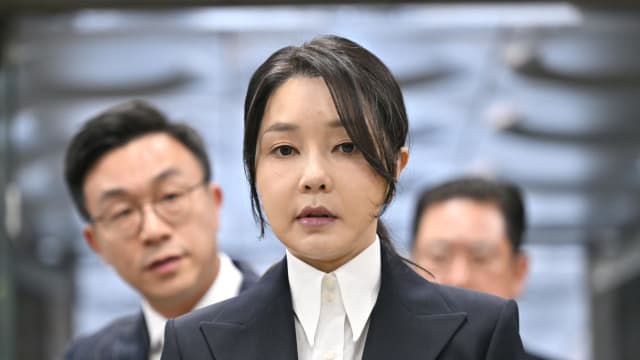 韩国法院批准逮捕前总统尹锡悦夫人金建希