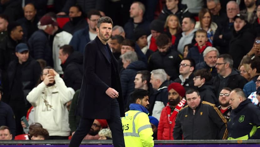 United's Carrick shrugs off Martinez, Maguire bans before Chelsea clash