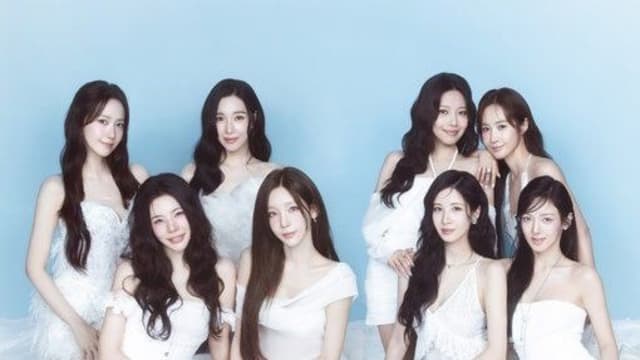 少女时代20周年久违同框！2027年年历照曝光，Tiffany、俞利曝回归计划