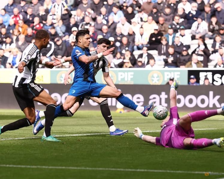 Spurs stuck in drop zone, Wolves on brink of relegation, Man United beat Chelsea