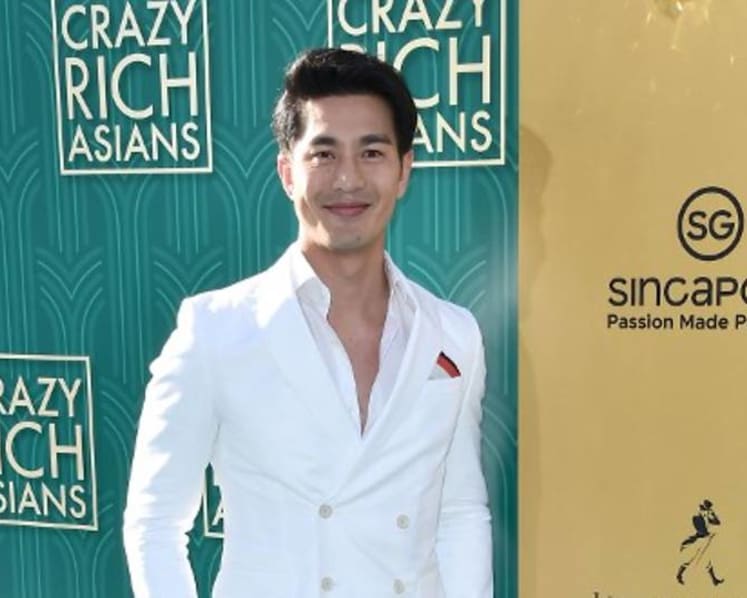 Crazy Rich Asians premiere: Warner Bros says 'extreme heat' caused Singapore logo letters to melt off