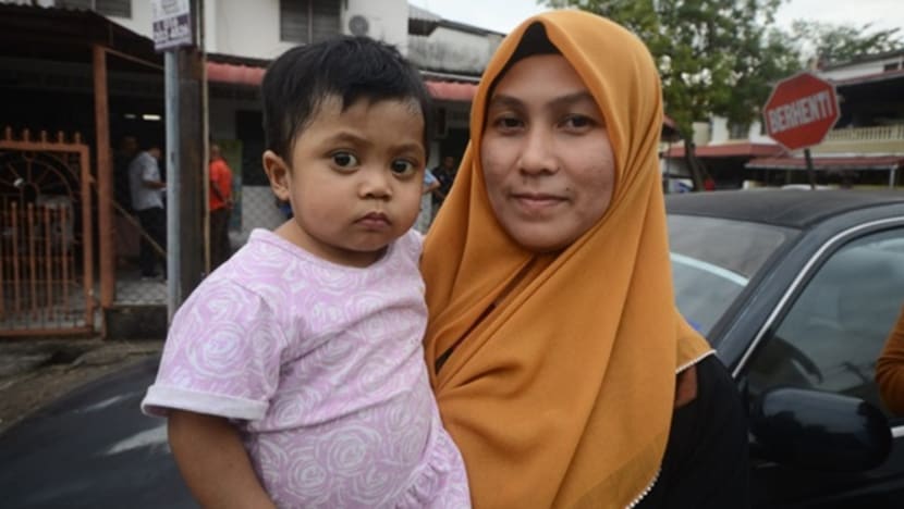 Ibu bapa berkempen kumpul dana bagi pembedahan pindah hati anak Ibu bapa berkempen kumpul dana bagi pembedahan pindah hati anak